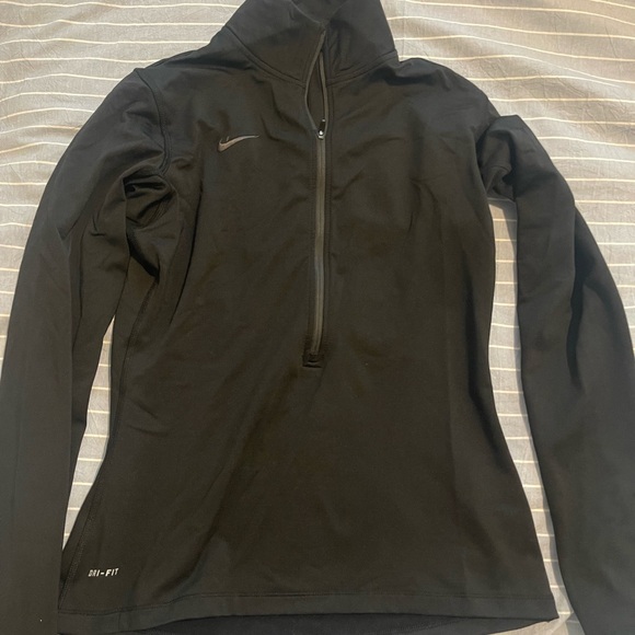 NIKE WOMEN'S DRI-FIT half zip fitted jacket size MEDIUM NEW WITH TAG BLACK TOP - Picture 1 of 5